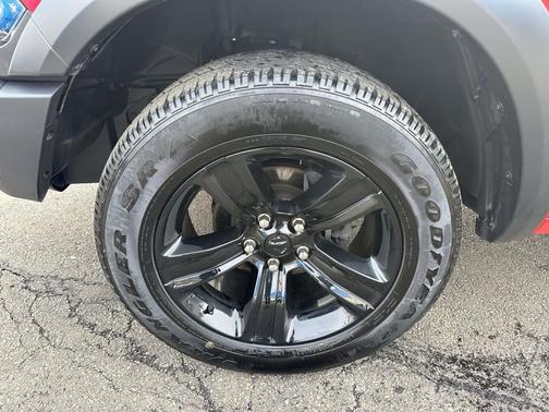 2024 RAM 1500 Classic Warlock Crew Cab 4x4 5'7' Box