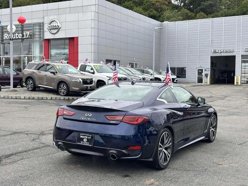 2022 INFINITI Q60 LUXE