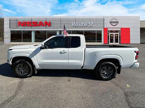 2025 Nissan Frontier SV