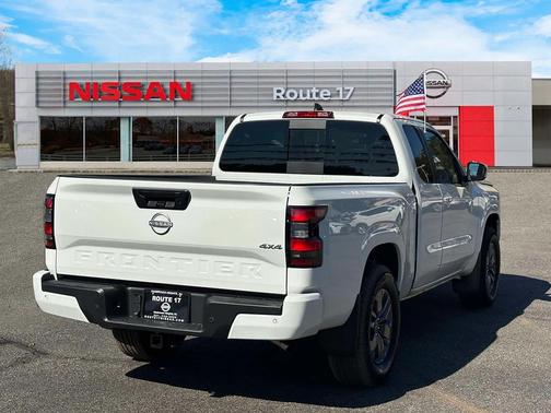 2025 Nissan Frontier SV