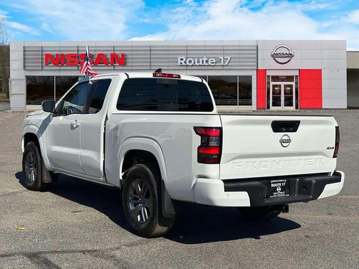 2025 Nissan Frontier SV
