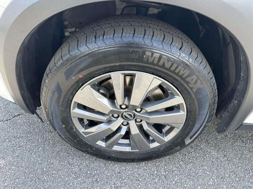 Glacier White 2025 Nissan Pathfinder SV 4WD