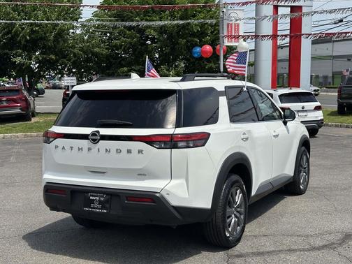Glacier White 2025 Nissan Pathfinder SV 4WD