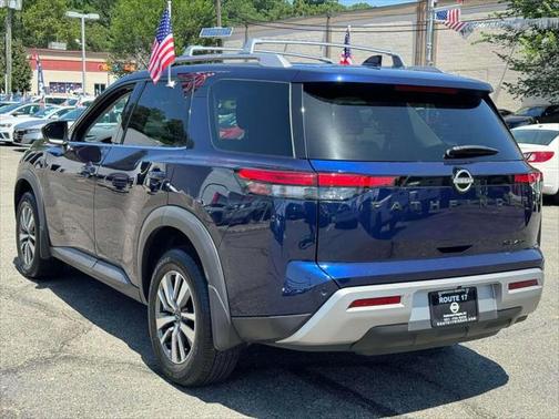2023 Nissan Pathfinder SL 4WD