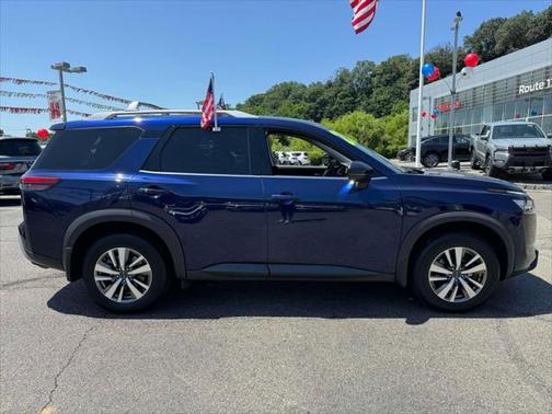 2023 Nissan Pathfinder SL 4WD
