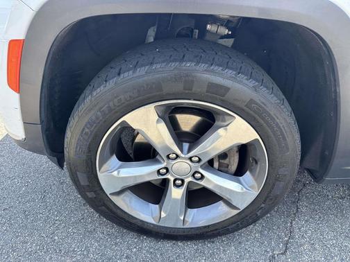 Bright White Clearcoat 2022 Jeep Grand Cherokee L Limited