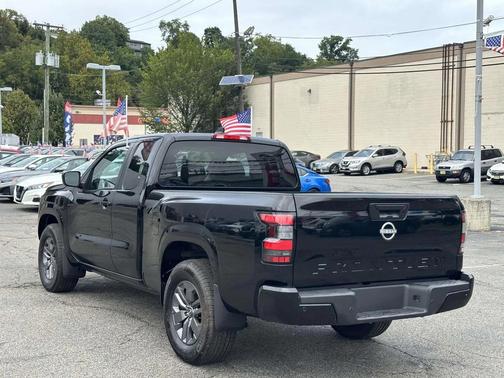 2025 Nissan Frontier SV