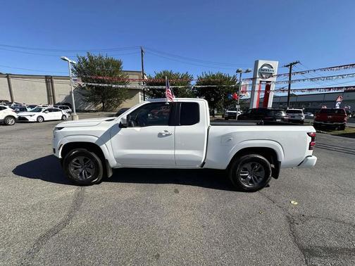 2025 Nissan Frontier SV