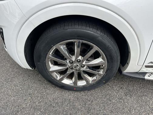 Snow White Pearl 2017 Kia Sorento SXL