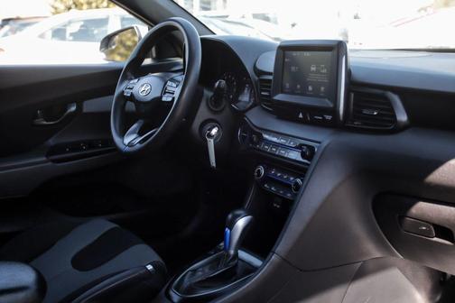 2019 Hyundai Veloster 2