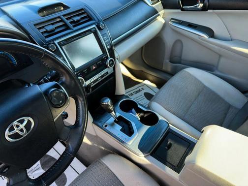 2014 Toyota Camry Hybrid XLE