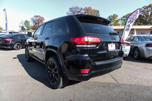 2022 Jeep Grand Cherokee Laredo