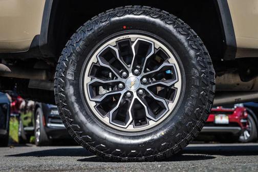 TAN 2022 Chevrolet Colorado ZR2