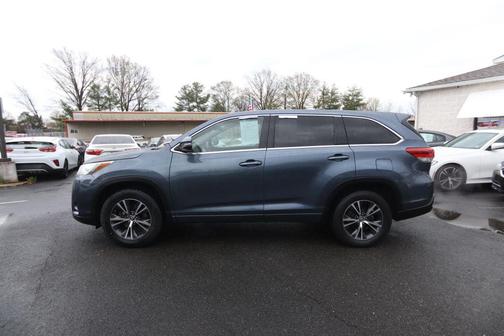 Blue 2017 Toyota Highlander LE I4