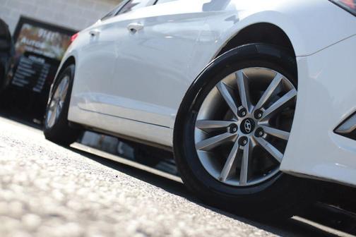 2017 Hyundai SONATA SE