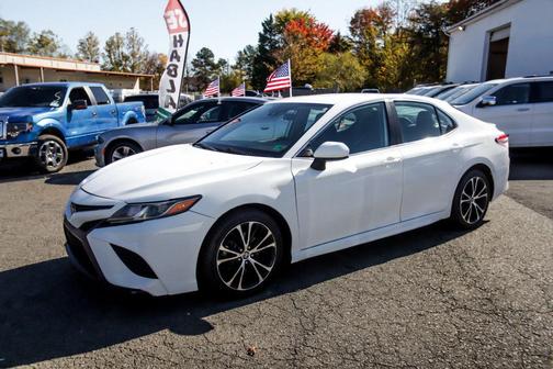 2020 Toyota Camry SE