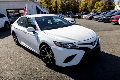 2020 Toyota Camry SE
