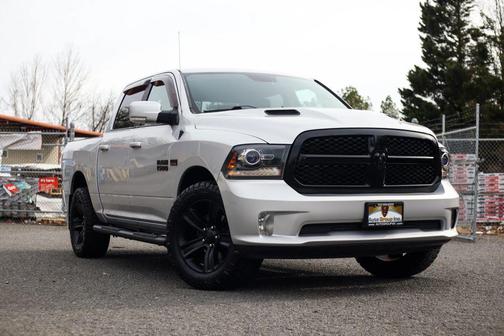 2017 RAM 1500 Night Crew Cab 4x4 5'7' Box