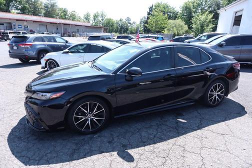 Black 2023 Toyota Camry SE