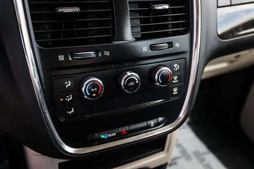 Silver 2015 Dodge Grand Caravan AVP/SE