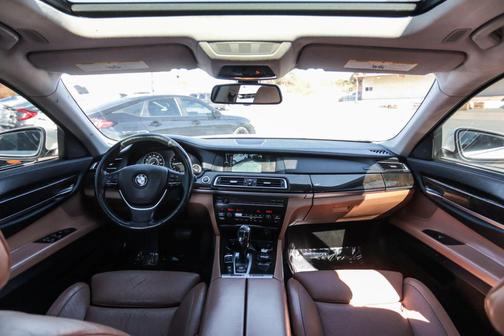 2012 BMW 750 i xDrive