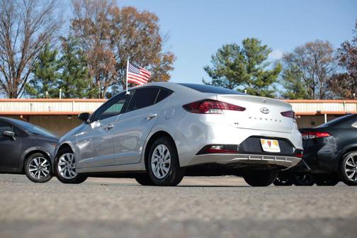 2019 Hyundai ELANTRA SE