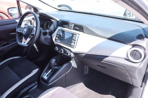 Silver 2022 Nissan Versa 1.6 SV