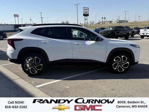 Summit White 2026 Chevrolet Trax FWD 2RS