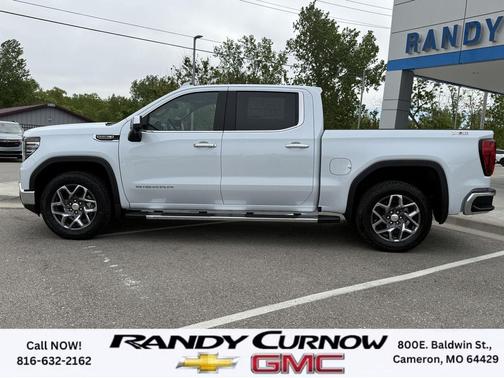 Glacier White Tricoat 2026 GMC Sierra 1500 SLT