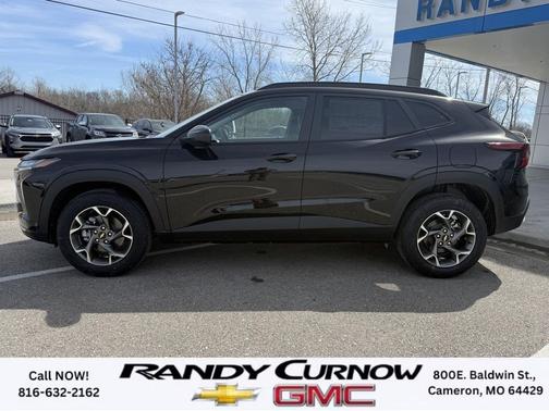 Mosaic Black Metallic 2026 Chevrolet Trax LT