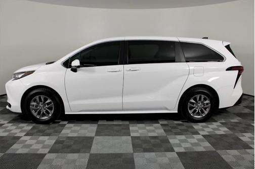 2023 Toyota Sienna LE