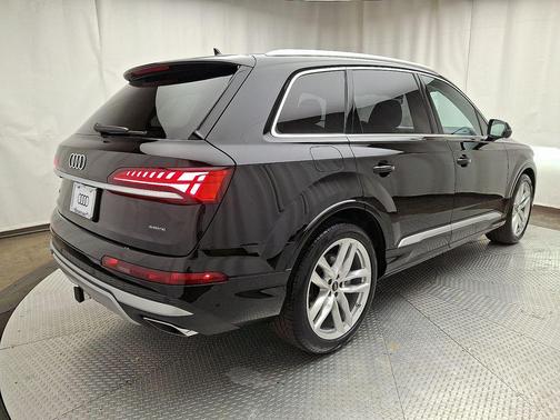2025 Audi Q7 55 Premium Plus