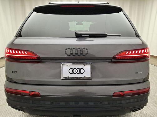 2025 Audi Q7 55 Premium Plus