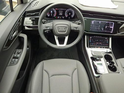 2025 Audi Q7 55 Premium Plus