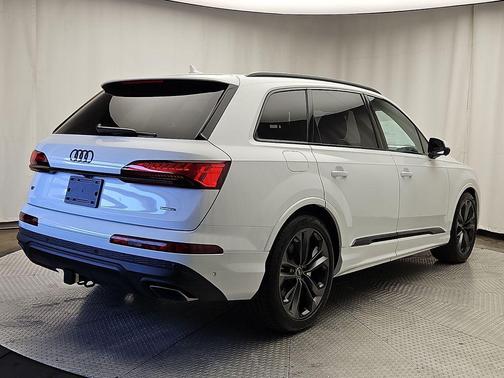 Glacier White Metallic 2026 Audi Q7 55 Premium Plus