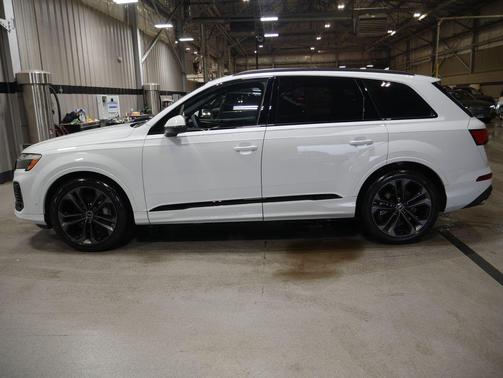 Glacier White Metallic 2026 Audi Q7 55 Premium Plus