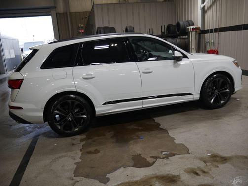 Glacier White Metallic 2026 Audi Q7 55 Premium Plus