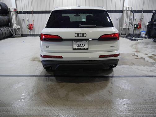 Glacier White Metallic 2026 Audi Q7 55 Premium Plus