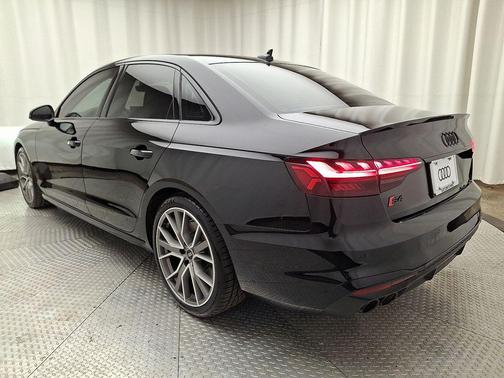 Mythos Black Metallic 2023 Audi S4 Premium Plus TFSI quattro Tiptronic