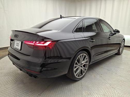 Mythos Black Metallic 2023 Audi S4 Premium Plus TFSI quattro Tiptronic
