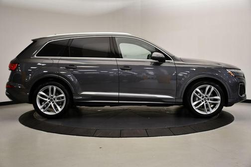 2025 Audi Q7 55 Premium Plus