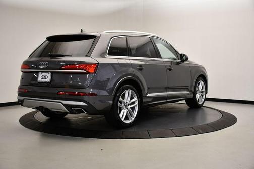 2025 Audi Q7 55 Premium Plus