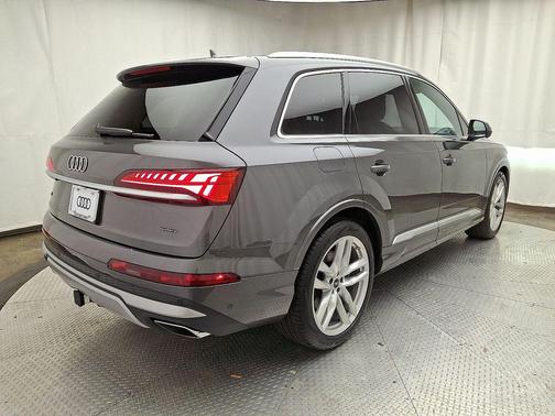 2025 Audi Q7 55 Premium Plus