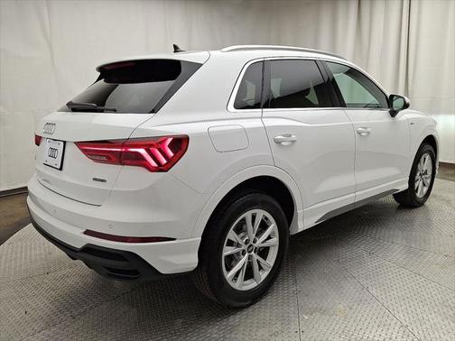 2025 Audi Q3 Premium 45 TFSI S line quattro Tiptronic