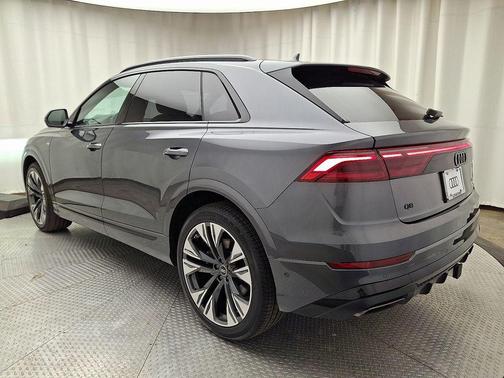Daytona Gray Pearl Effect 2026 Audi Q8 55 Premium Plus