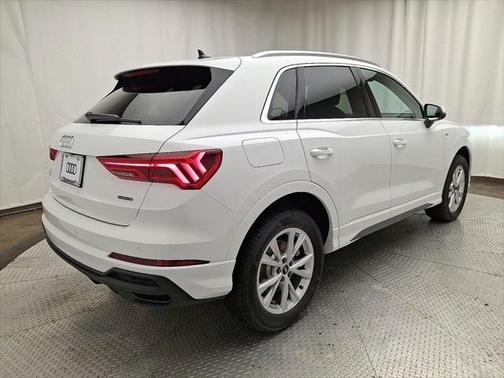 2025 Audi Q3 Premium 45 TFSI S line quattro Tiptronic