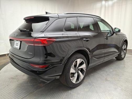 2025 Audi Q6 e-tron Premium Plus quattro