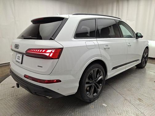 2026 Audi Q7 55 Premium Plus