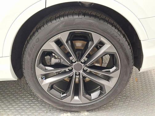 2026 Audi Q7 55 Premium Plus