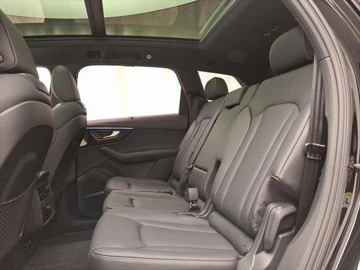 2025 Audi Q7 55 Prestige